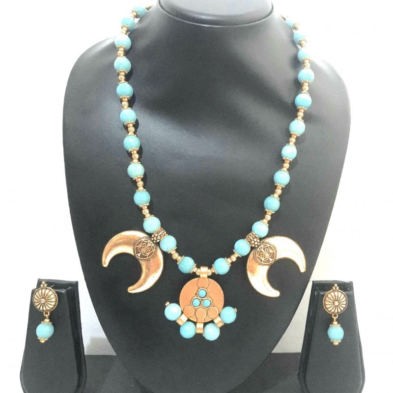 Beautiful Handcrafted Golden Necklace Set Beautiful Handcrafted Golden Necklace Set