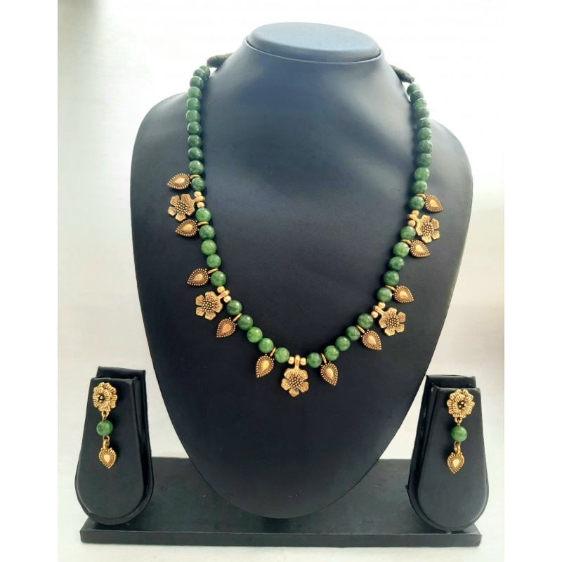 Beautiful Handcrafted Golden Necklace Set With Beads Beautiful Handcrafted Golden Necklace Set With Beads