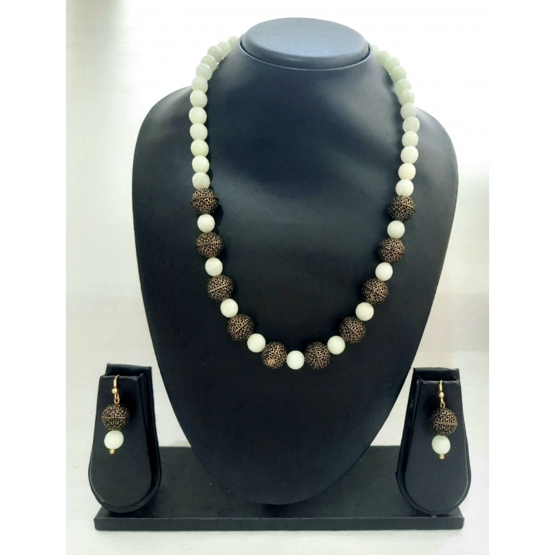 Beautiful Hand Made Classic Necklace Set Beautiful Hand Made Classic Necklace Set