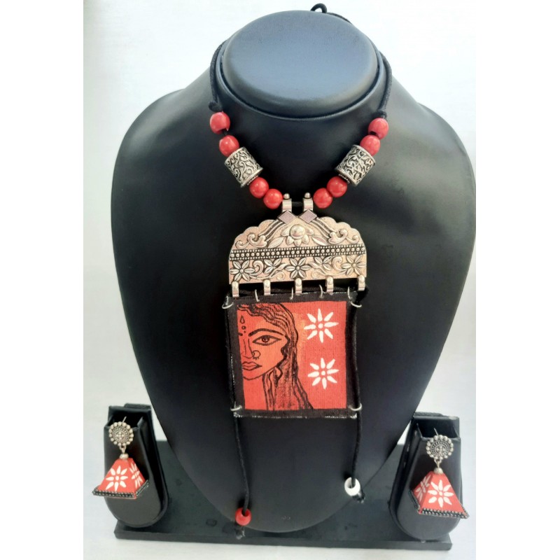 Handcrafted Beautiful Fabric Necklace Set Handcrafted Beautiful Fabric Necklace Set