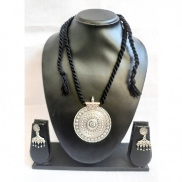 Hand Made Beautiful Pendant Set