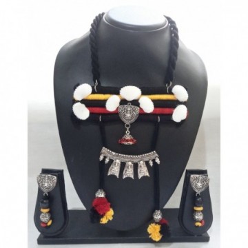 Hand Made Beautiful Traditional Necklace Set